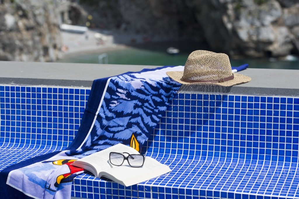 Suite Terramare Terrace with beach towel hat book and glasses